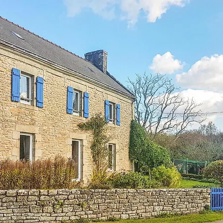 3 Bedroom Lovely In St Germain * Plogastel-Saint-Germain